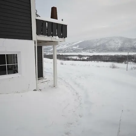 Between Ustaoset And